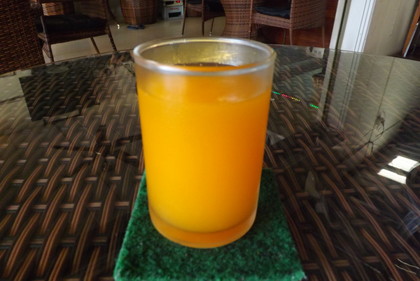 朝食セットのオレンジジュース